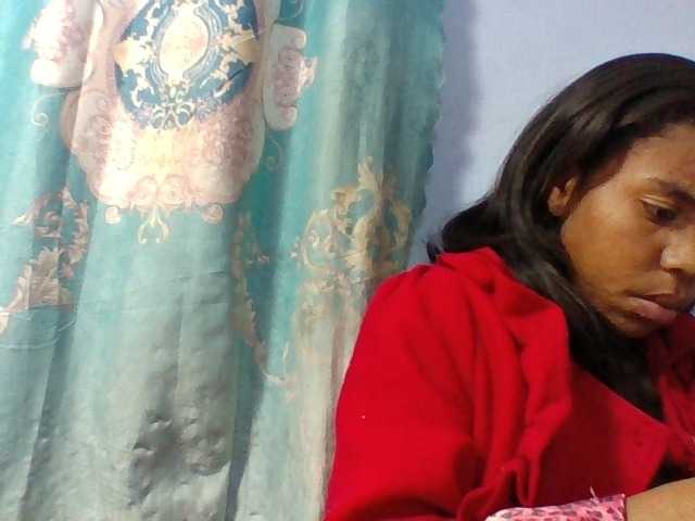 Emelie1a live cam on BongaCams