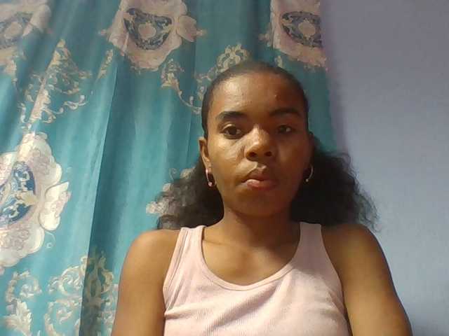 Emelie1a live cam on BongaCams