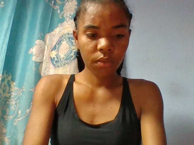 Emelie1a live cam on BongaCams