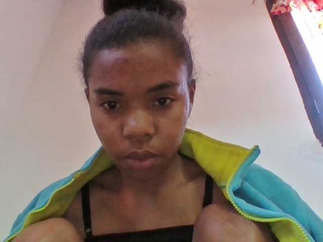 Emelie1a live cam on BongaCams