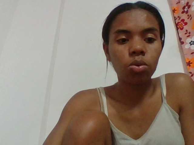 Emelie1a live cam on BongaCams