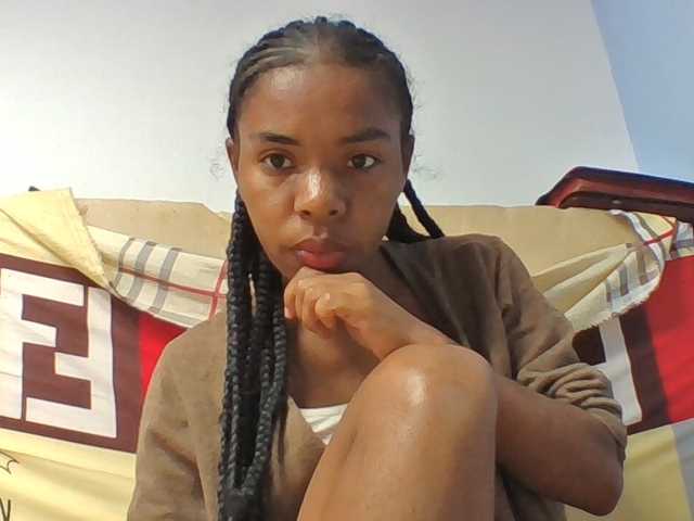 Emelie1a live cam on BongaCams
