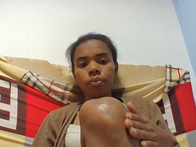 Emelie1a live cam on BongaCams