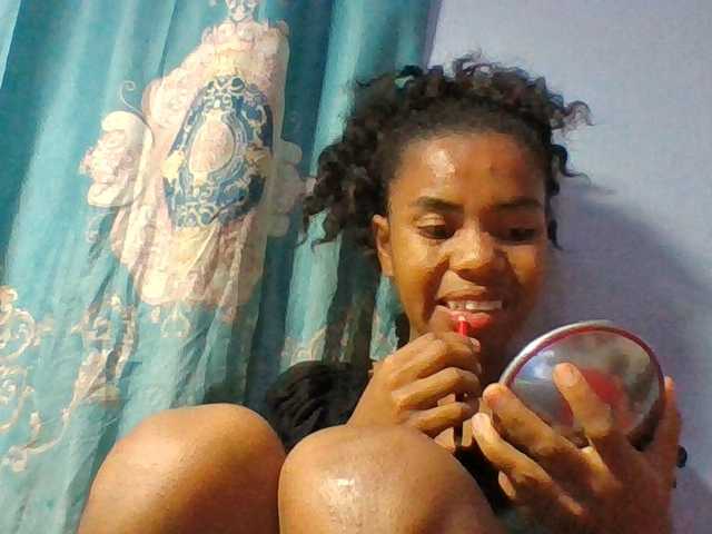 Emelie1a live cam on BongaCams