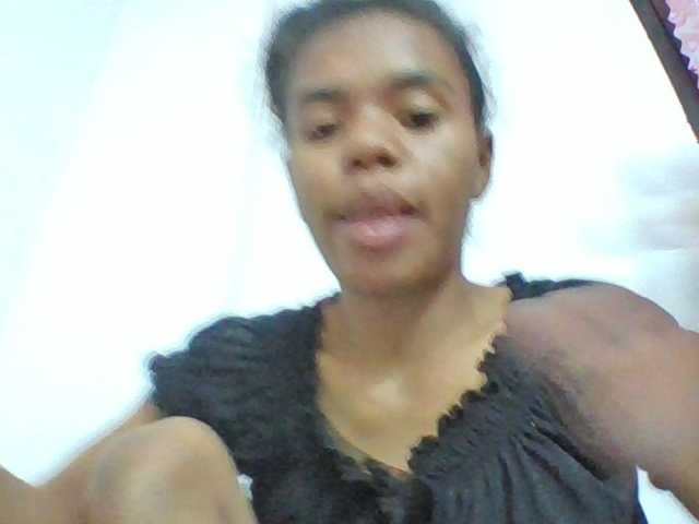Emelie1a live cam on BongaCams