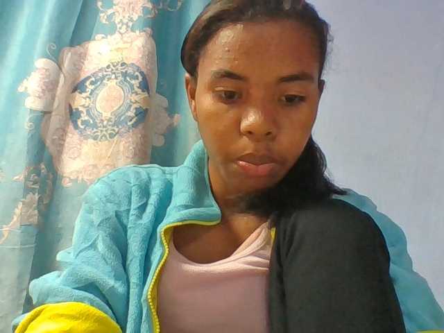 Emelie1a live cam on BongaCams