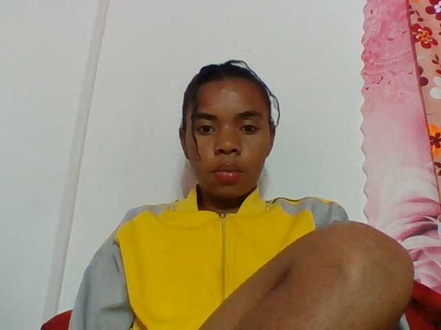 Emelie1a live cam on BongaCams