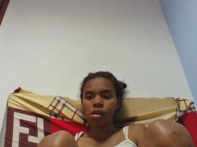 Emelie1a live cam on BongaCams