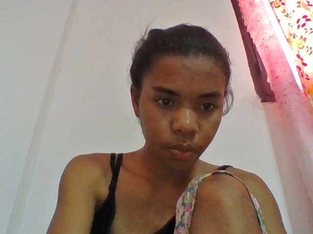 Emelie1a live cam on BongaCams