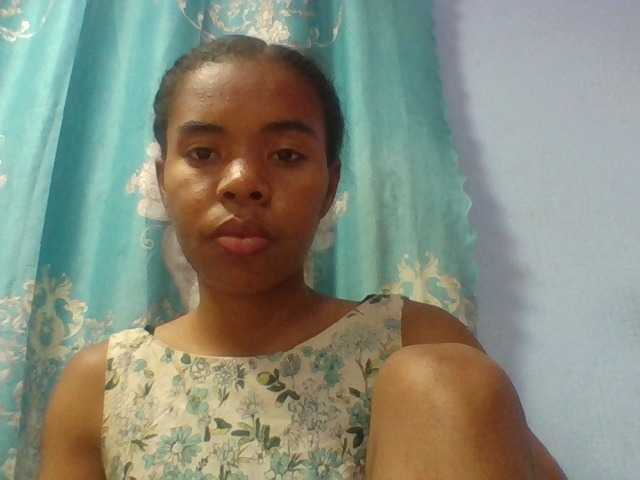 Emelie1a live cam on BongaCams