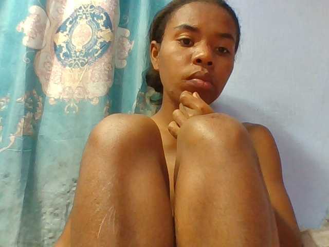 Emelie1a live cam on BongaCams