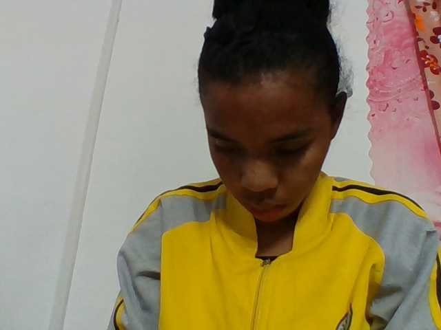Emelie1a webcam bongacams model stream image