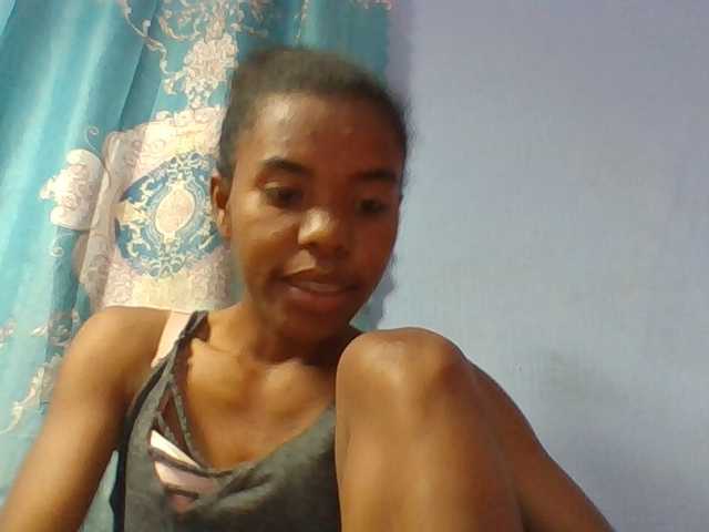 Emelie1a live cam on BongaCams