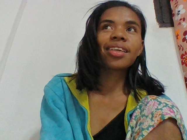 Emelie1a live cam on BongaCams