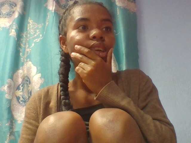 Emelie1a live cam on BongaCams