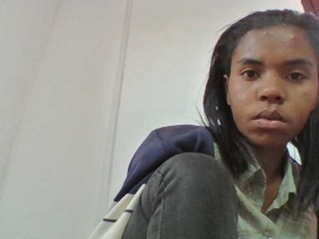 Emelie1a live cam on BongaCams