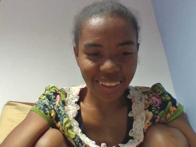 Emelie1a live cam on BongaCams