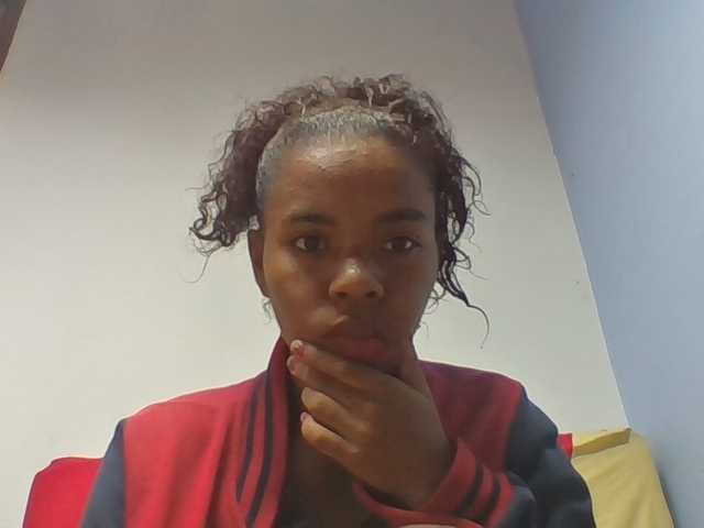 Emelie1a live cam on BongaCams