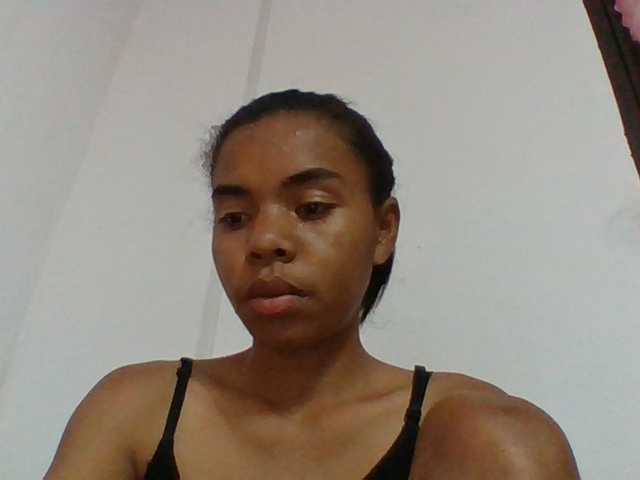 Emelie1a live cam on BongaCams