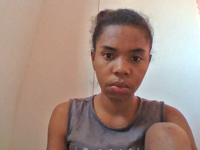 Emelie1a live cam on BongaCams
