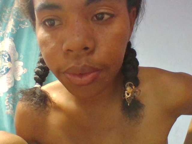 Emelie1a live cam on BongaCams
