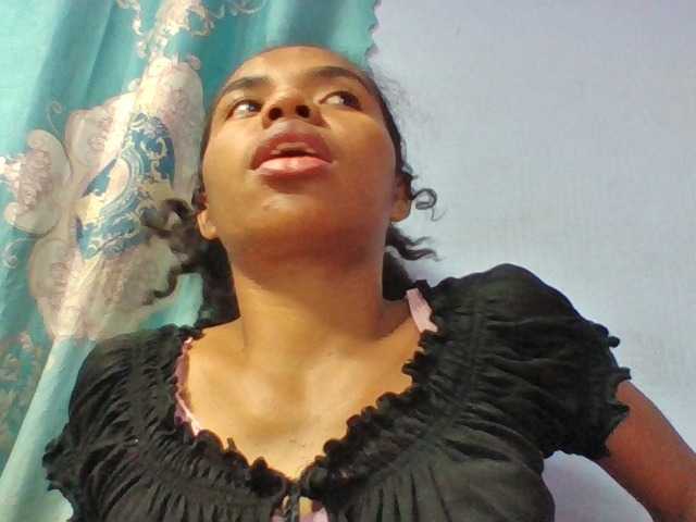 Emelie1a live cam on BongaCams