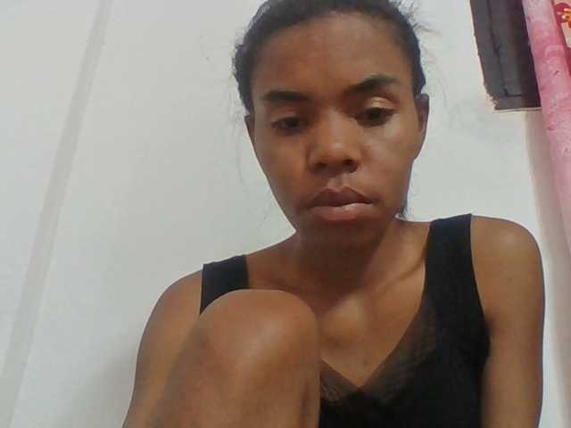 Emelie1a live cam on BongaCams