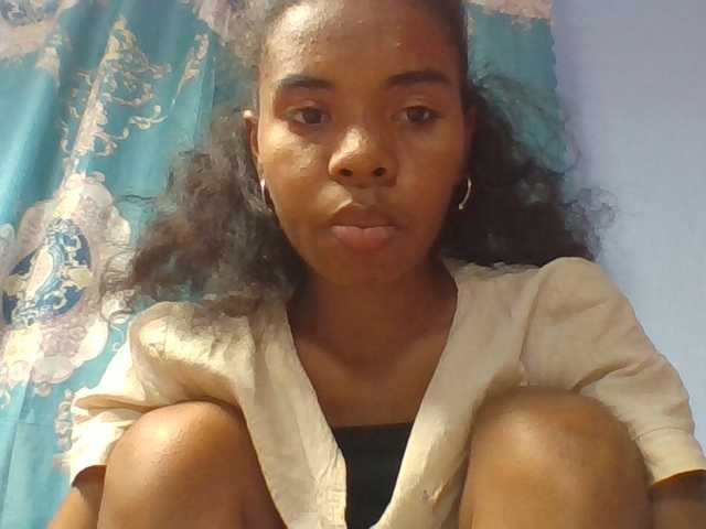 Emelie1a live cam on BongaCams