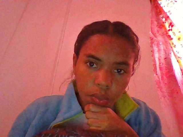Emelie1a live cam on BongaCams