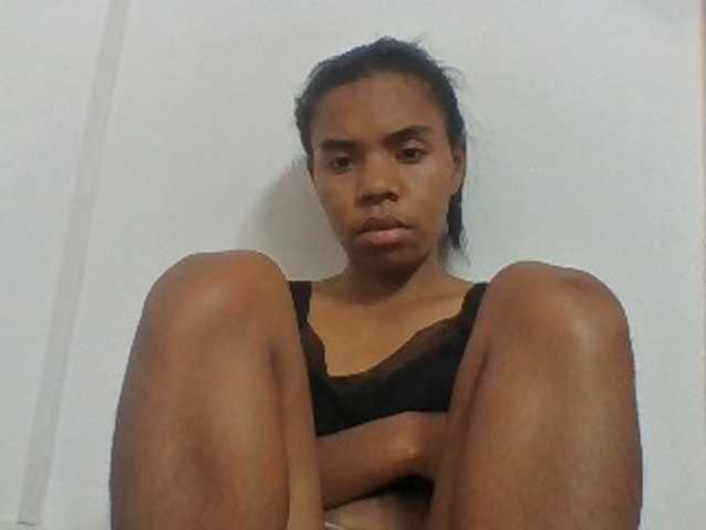 Emelie1a live cam on BongaCams
