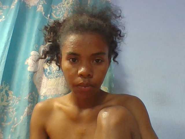Emelie1a live cam on BongaCams