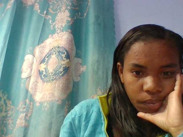 Emelie1a live cam on BongaCams