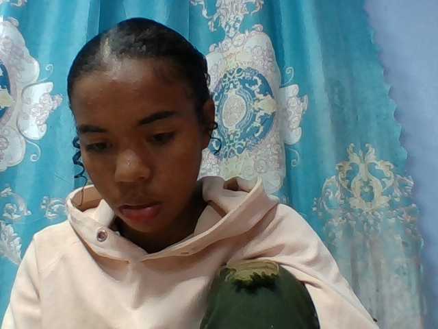 Emelie1a live cam on BongaCams