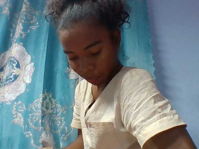 Emelie1a live cam on BongaCams