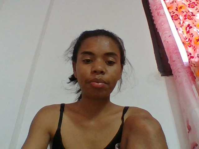 Emelie1a live cam on BongaCams