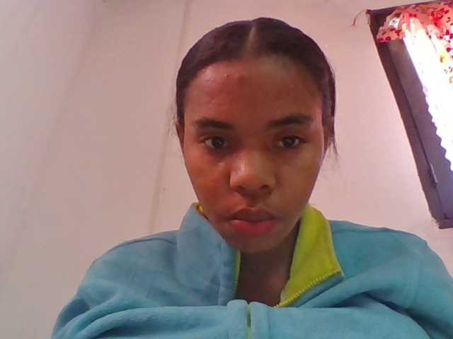 Emelie1a live cam on BongaCams