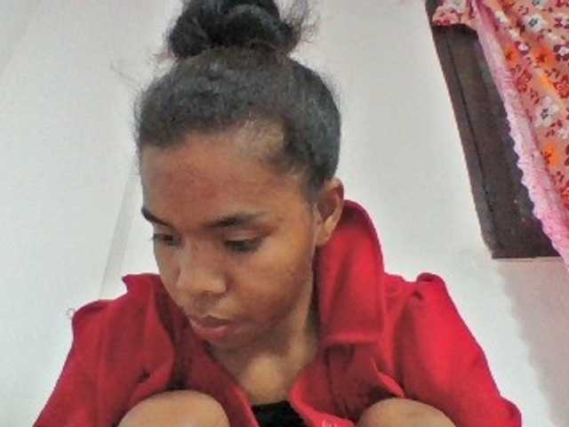Emelie1a, live now on BongaCams