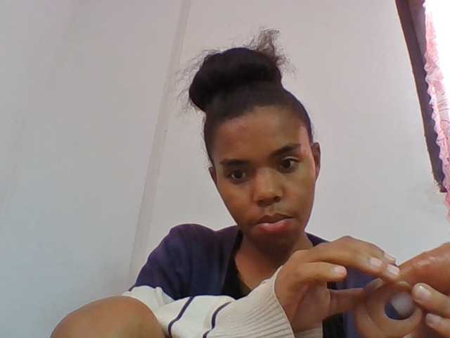 Emelie1a live cam on BongaCams