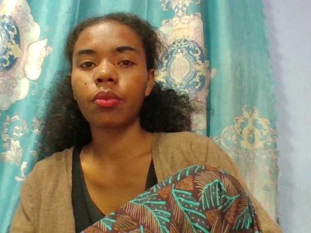 Emelie1a live cam on BongaCams