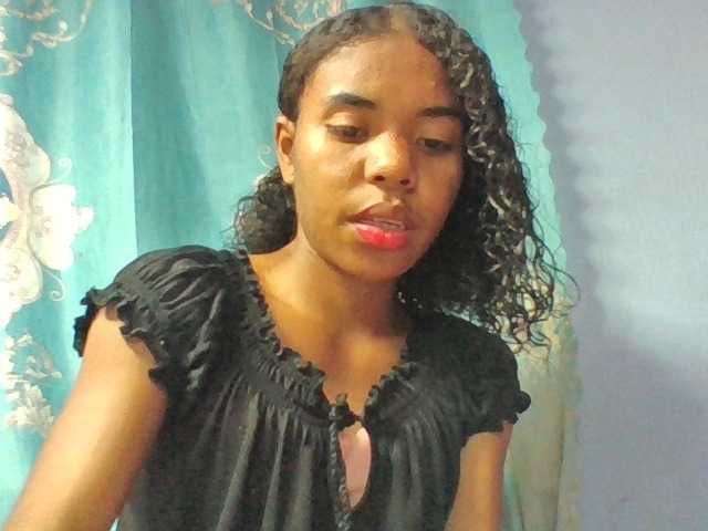 Emelie1a live cam on BongaCams
