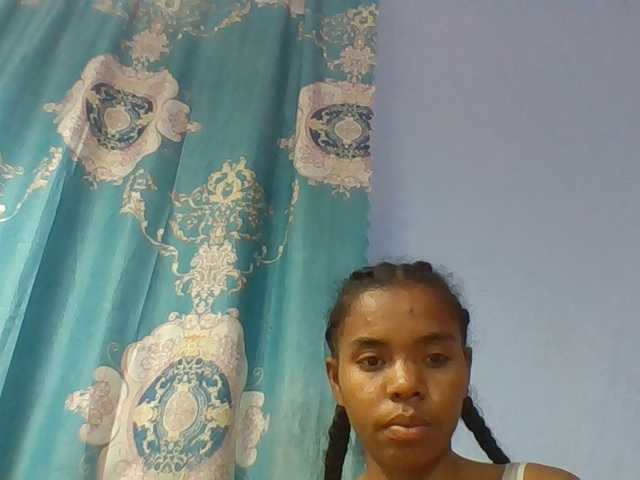 Emelie1a live cam on BongaCams