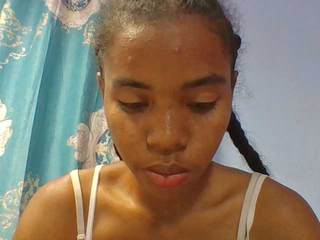 Emelie1a live cam on BongaCams