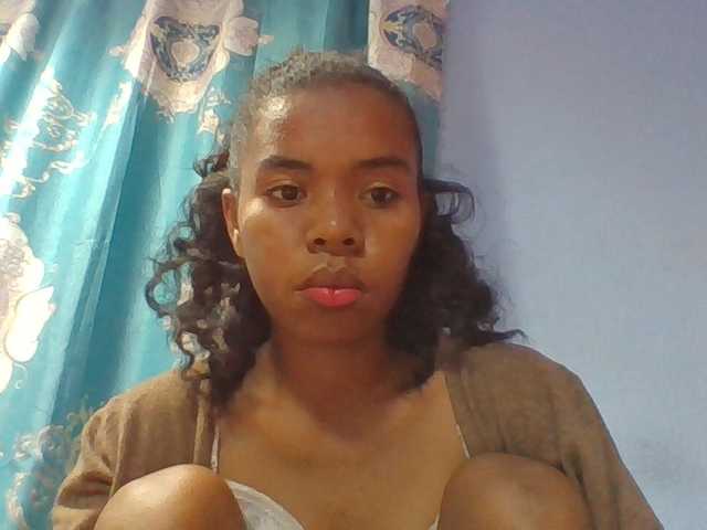 Emelie1a live cam on BongaCams