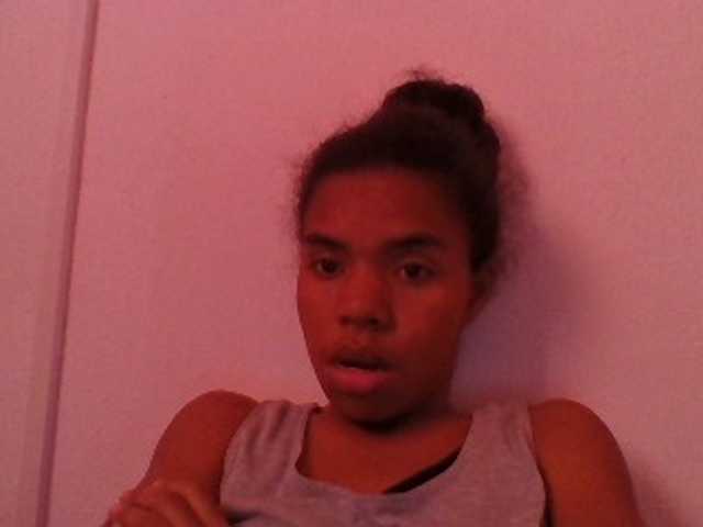 Emelie1a, live now on BongaCams