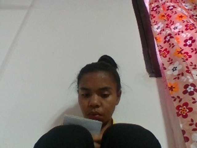 Emelie1a live cam on BongaCams