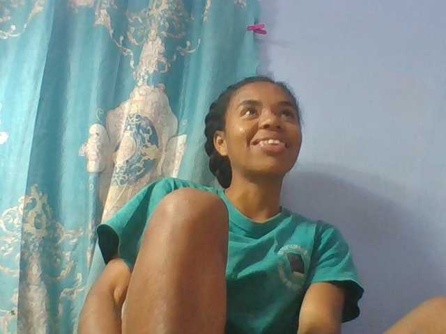 Emelie1a live cam on BongaCams