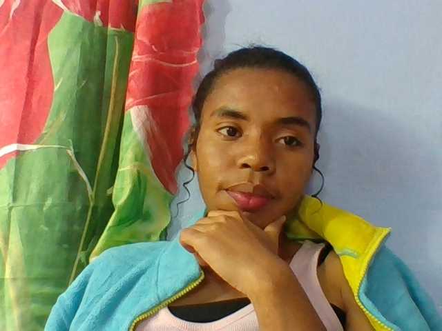 Emelie1a live cam on BongaCams
