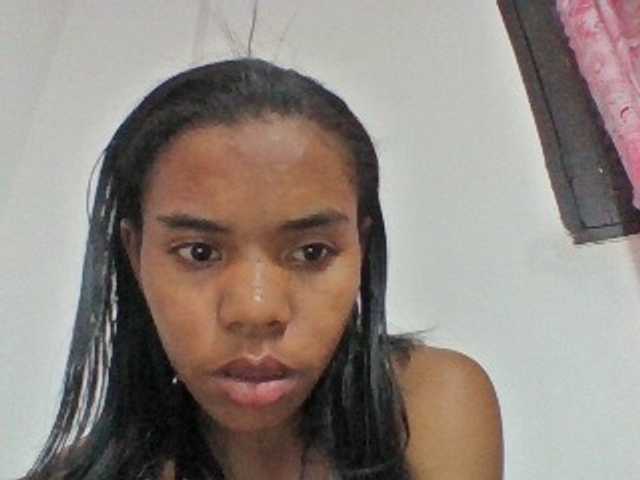 Emelie1a live cam on BongaCams