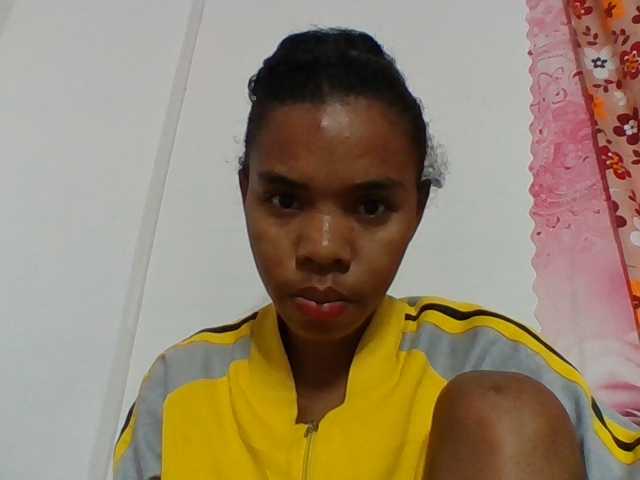 Emelie1a live cam on BongaCams