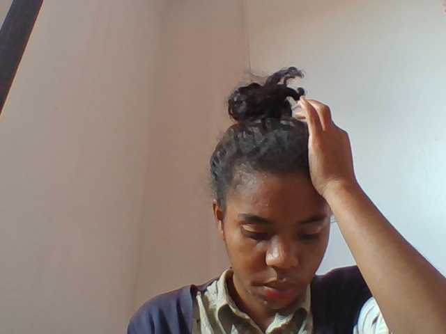 Emelie1a live cam on BongaCams